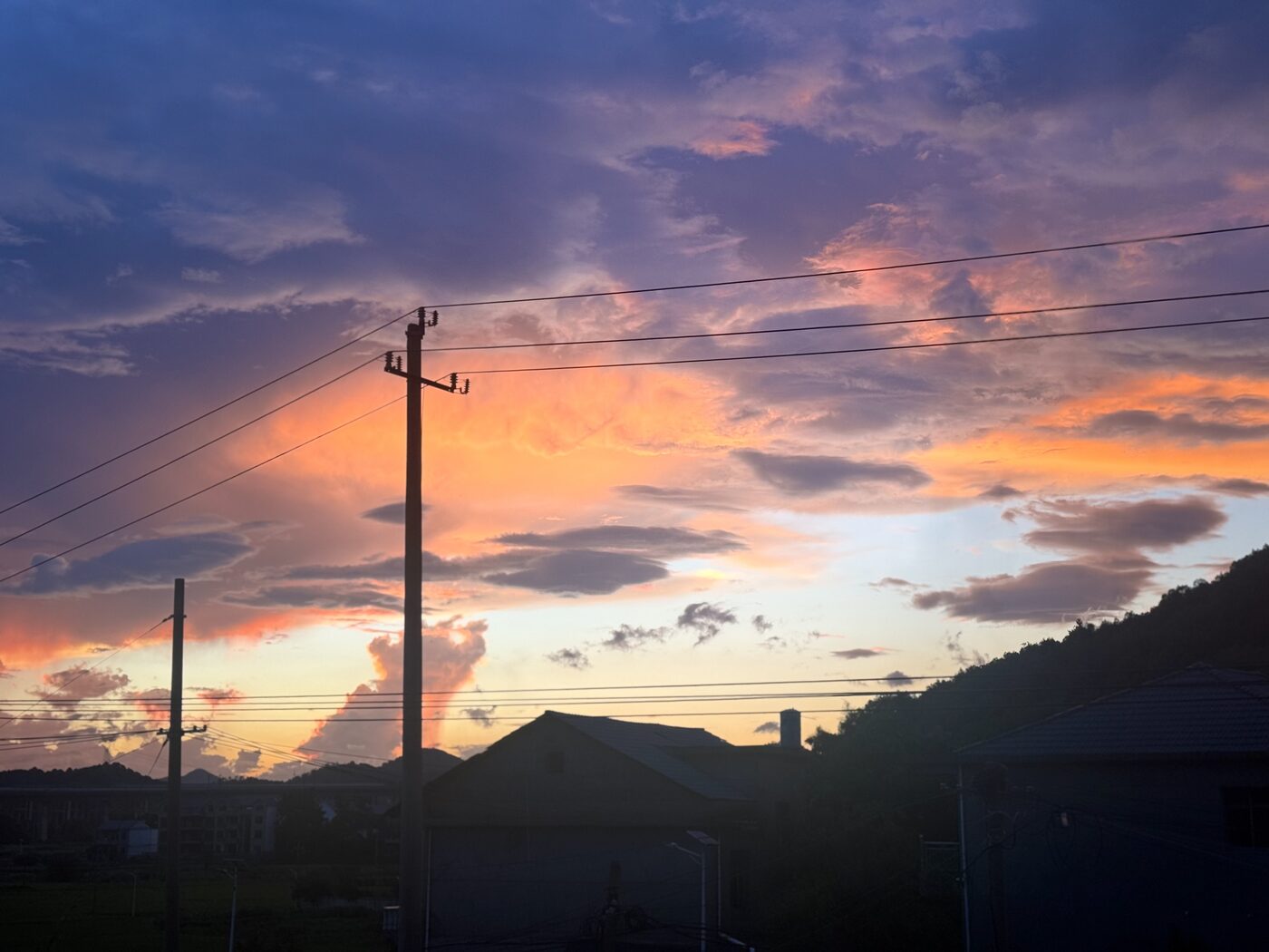 暮色 / Dusk Wires